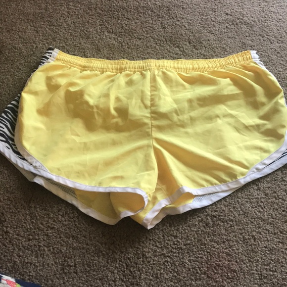 Body Central Pants - ✨BODY CENTRAL YELLOW ZEBRA RUNNING SHORTS SIZE L✨